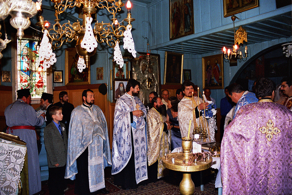 &copy; <a href='http://rtol.de' title='Dynamische Webseiten mit (X)HTML, PHP, MySQL und CSS für Ihren Internet-Auftritt' target='_blank'>Thiel-IT</a>
Orthodoxe Hochzeit
August 2002
Rumänienfotos