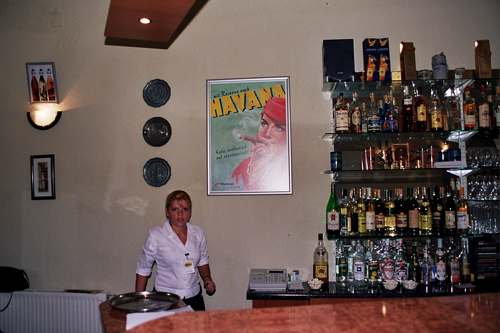 &copy; R.Thiel
Reimars Cafe-Bar "CHEERS" (Fagaraş)
August 2003
Rumänienfotos