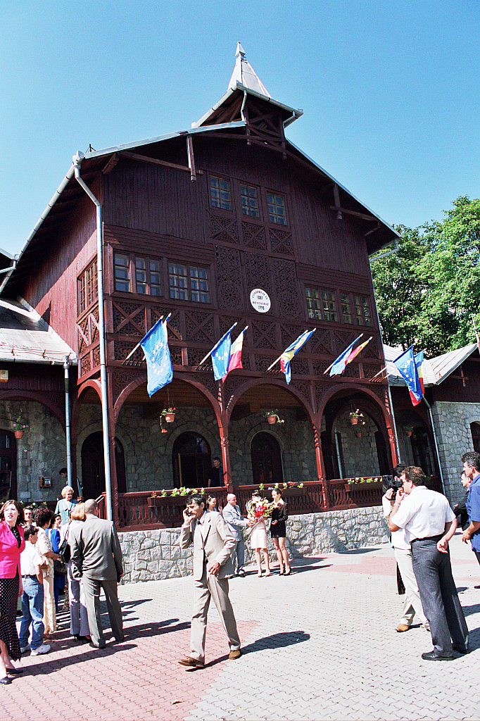 &copy; R.Thiel
Standesamt (Primărie/Rathaus)
Hochzeit in Sinaia/Buşteni/Bucegi
Rumänienfotos