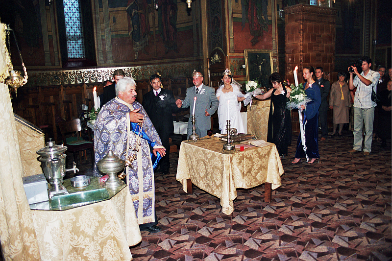 &copy; R.Thiel
Kirche (Biserica)
Hochzeit in Sinaia/Buşteni/Bucegi
Rumänienfotos