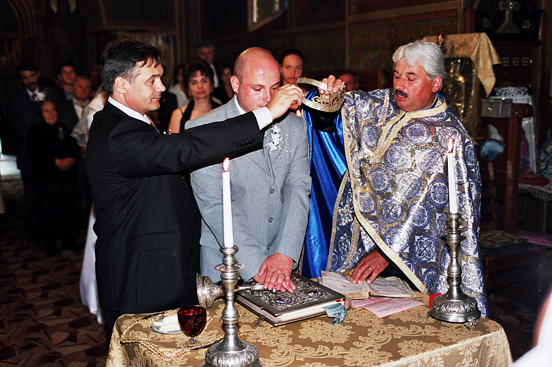 &copy; R.Thiel
Kirche (Biserica)
Hochzeit in Sinaia/Buşteni/Bucegi
Rumänienfotos