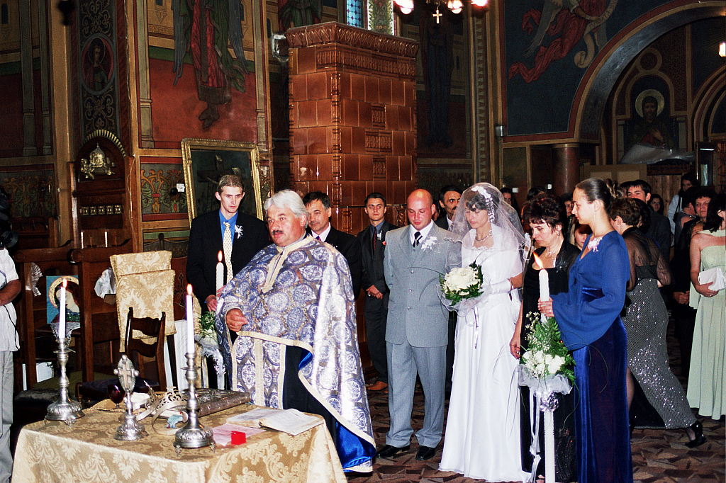 &copy; R.Thiel
Kirche (Biserica)
Hochzeit in Sinaia/Buşteni/Bucegi
Rumänienfotos