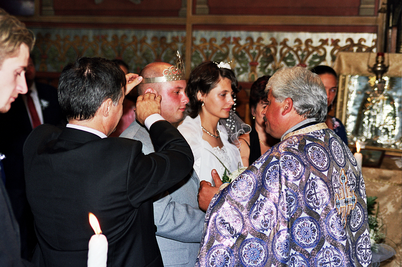 &copy; R.Thiel
Kirche (Biserica)
Hochzeit in Sinaia/Buşteni/Bucegi
Rumänienfotos