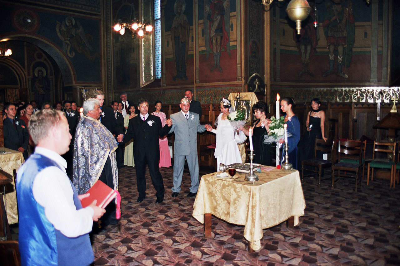 &copy; R.Thiel
Kirche (Biserica)
Hochzeit in Sinaia/Buşteni/Bucegi
Rumänienfotos