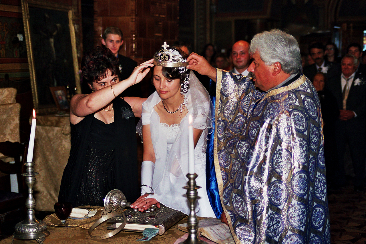 &copy; R.Thiel
Kirche (Biserica)
Hochzeit in Sinaia/Buşteni/Bucegi
Rumänienfotos
