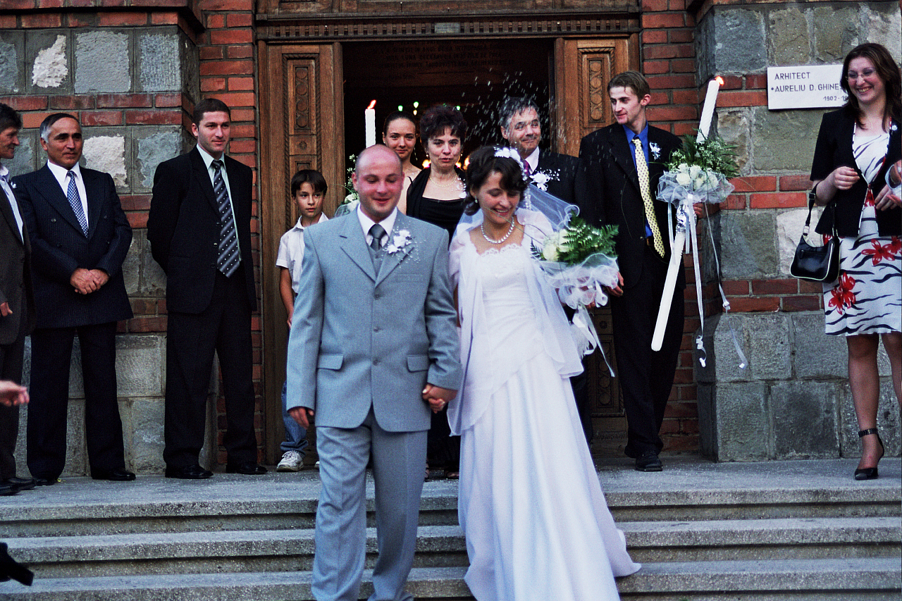 &copy; R.Thiel
Kirche (Biserica)
Hochzeit in Sinaia/Buşteni/Bucegi
Rumänienfotos