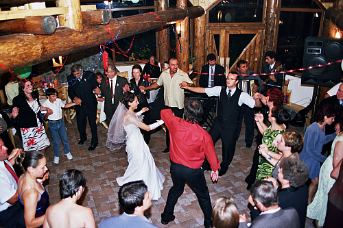 &copy; R.Thiel
Party in der Cabana
Hochzeit in Sinaia/Buşteni/Bucegi
Rumänienfotos