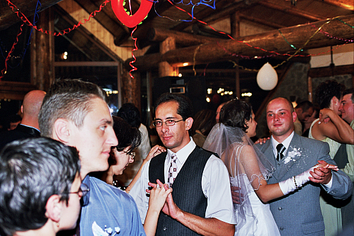 &copy; R.Thiel
Party in der Cabana
Hochzeit in Sinaia/Buşteni/Bucegi
Rumänienfotos