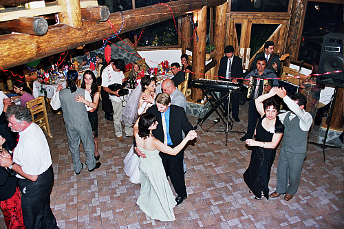 &copy; R.Thiel
Party in der Cabana
Hochzeit in Sinaia/Buşteni/Bucegi
Rumänienfotos