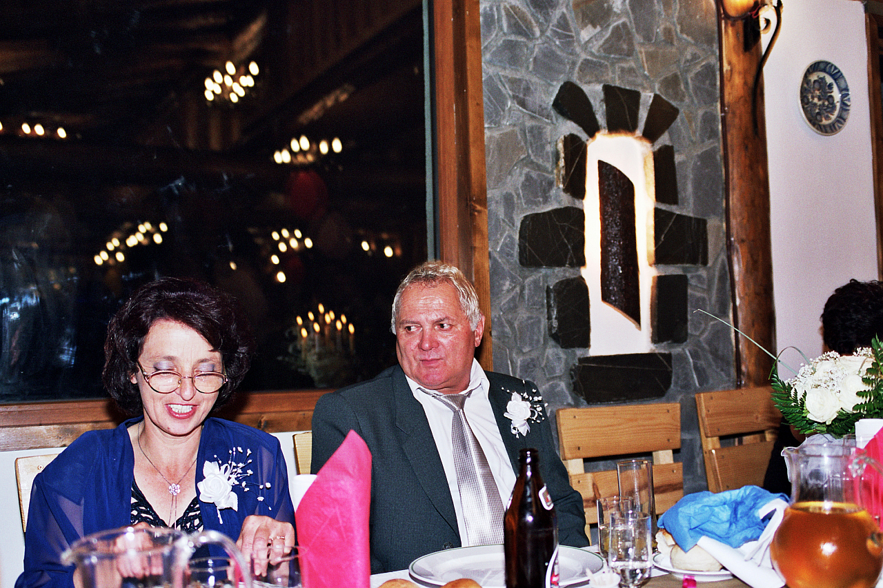 &copy; R.Thiel
Party in der Cabana
Hochzeit in Sinaia/Buşteni/Bucegi
Rumänienfotos
